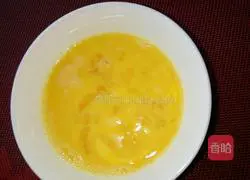 Illustration of how to make egg steamed bun slices 3