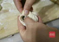 Illustration of how to make leek buns 10