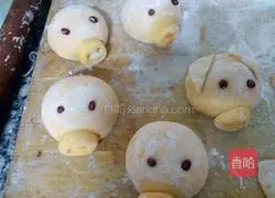 Illustration of how to make pumpkin and piggy steamed buns 13