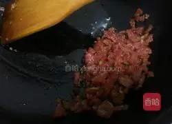 Illustration of how to make sausage and egg breakfast cake 3