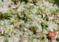 Illustration of how to make celery meat dumplings 7