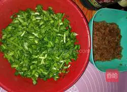 Illustration of how to make leek and meat dumplings 3