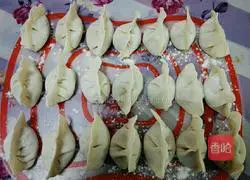 Illustration of how to make green radish and pork dumplings 8