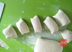 Illustration of how to make pork, cabbage and stuffed buns 12