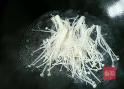  Illustration of cooking noodles with enoki mushrooms 4