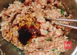 Illustration of how to make dumplings stuffed with chives 4