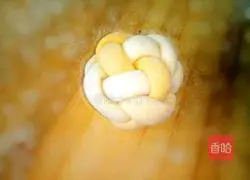 Illustration of how to make hydrangea steamed buns 6