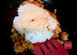 Illustration of how to make spicy cabbage and pork belly fried rice 8