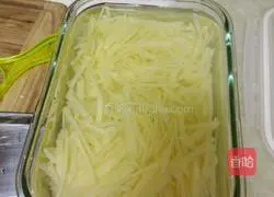 Illustration of how to make potato, green pepper and peanut sauce noodles 2