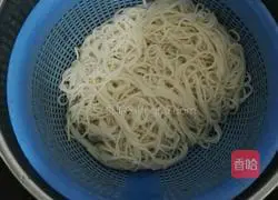 Illustration of how to make special fried noodles 4