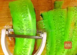 Illustration of how to make chicken tenderloin sandwich 3