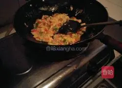 Illustration of how to make egg fried rice 8