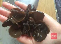 Illustration of how to make bamboo shoots, fungus and pork dumplings 3