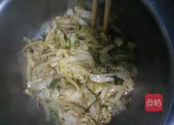 Illustration of how to make potato and pickled vegetable buns 7