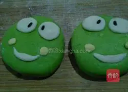 Illustration of how to make frog steamed buns 9