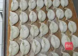 Illustration of how to make fennel and pork dumplings 12