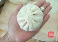 Illustration of how to make braised pork buns 14