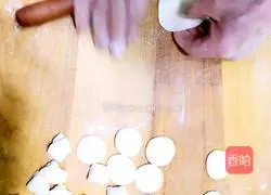 Illustration of how to make dumplings stuffed with mutton and zucchini 9