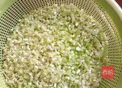 Illustration of how to make dumplings stuffed with chives 2