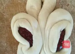 Illustration of how to make butterfly steamed buns 7