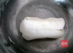 Illustration of how to make glutinous rice balls with hawthorn filling 3