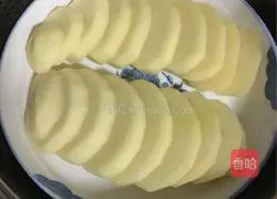 Illustration of how to make pan-fried potato pancakes 1