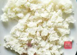 Illustration of how to make fish ball and egg fried rice 2