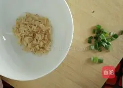 Illustration of how to make dried shrimps soy sauce fried rice 1