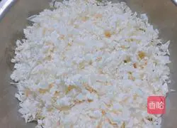 Illustration of how to make cabbage and pork dumplings 2