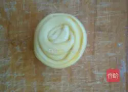 Illustration of how to make straw hat cake 7