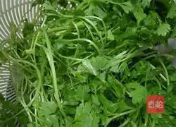 Illustration of how to make beef parsley dumplings 5