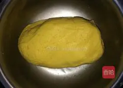 Illustration of how to make pumpkin pie with red bean filling 5