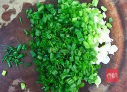 Illustration of how to make crispy wontons 3