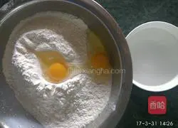 Illustration of how to make leek, egg and sesame dumplings 7