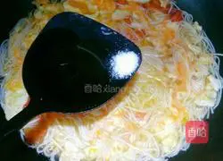 Illustration of how to make tomato and egg noodles 6