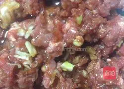 Illustration of how to make crystal cabbage steamed dumplings 11