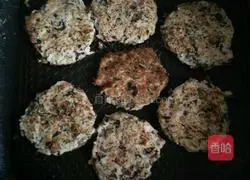 Illustration of how to make bean dregs cake 5