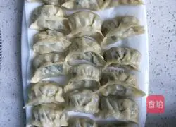 Illustration of how to make meat and three fresh dumplings 5