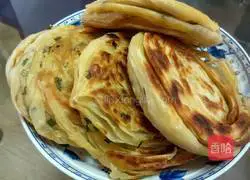 Illustration of how to make green onion layer cake 14