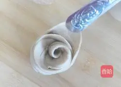 Illustration of how to make milky red date and rose steamed buns 16