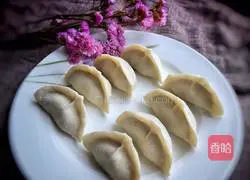 Illustration of how to make pork, shrimp, cabbage dumplings 10