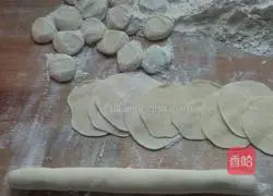 Illustration of how to make dumplings stuffed with chives 9