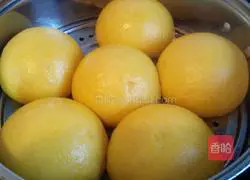 Illustration of how to make pumpkin steamed buns 14