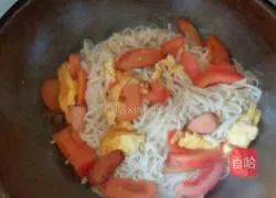 Illustration of how to make fried noodles with eggs and tomatoes 6