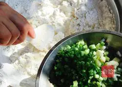 Illustration of how to make fried shrimp cakes 2