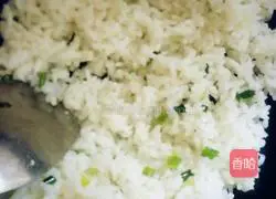 Illustration of how to make fried rice with onion, fragrant and hada grains and mushroom sauce 5