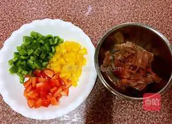 Colorful pepper bacon fried rice Practice illustration 2