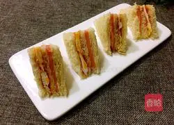 Illustration of how to make ham and omelette sandwiches 14