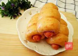 Illustration of how to make hot dog buns with mashed carrots 6