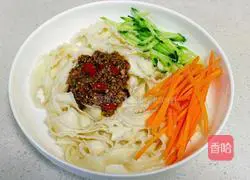 Illustration of how to make spicy and sour cold noodles 11